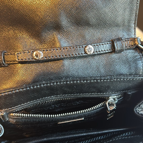 *Like New* Prada Nylon Crossbody 🖤 - Picture 5 of 9